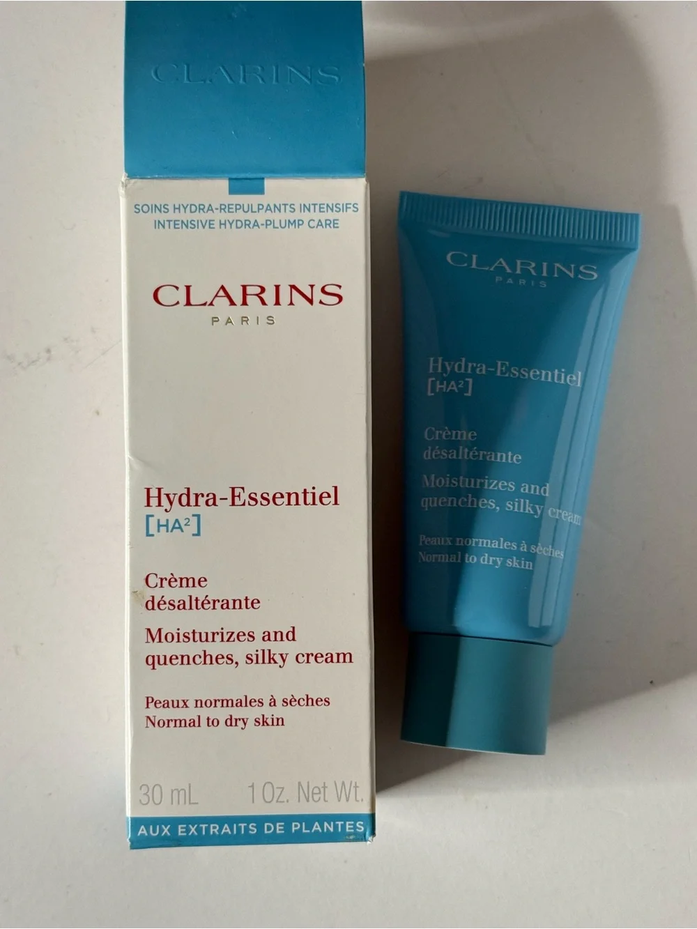 Clarins Hydra-Essentiel Moisturizer – White with Blue Accents
